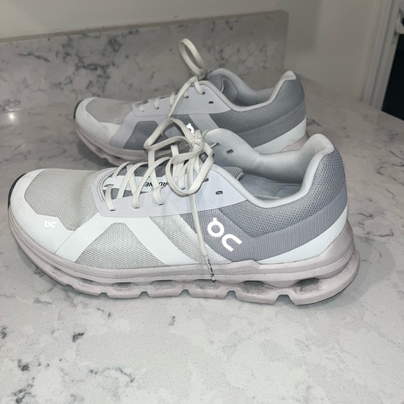 On cloud cloudrunnner shoes - Picture 4 of 10